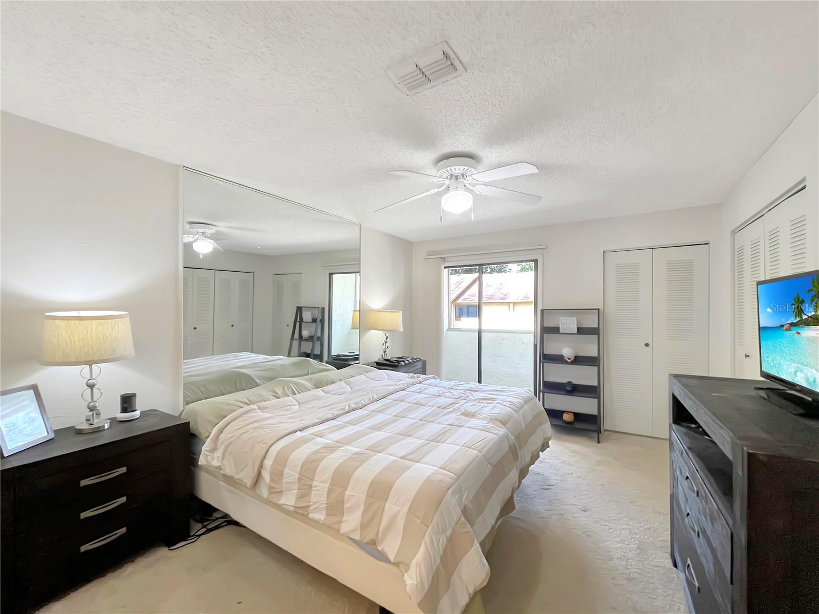 Listing photo id 12 for 1529 Highland Ridge Circle 1529