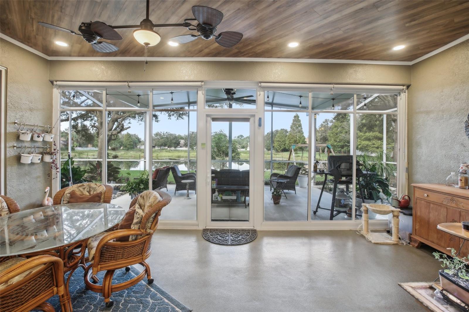 Listing photo id 10 for 11807 Summer Springs Drive