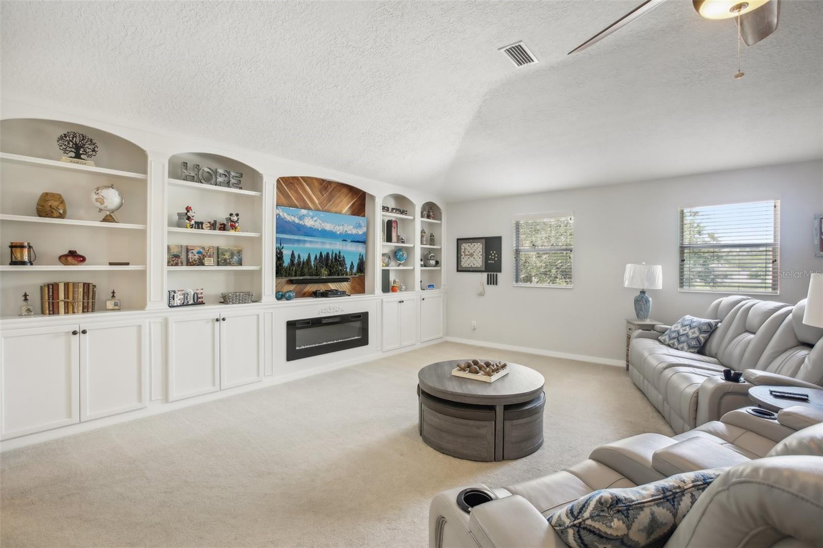 Listing photo id 45 for 11807 Summer Springs Drive