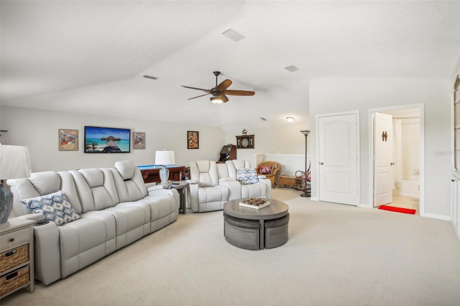 Listing photo id 46 for 11807 Summer Springs Drive