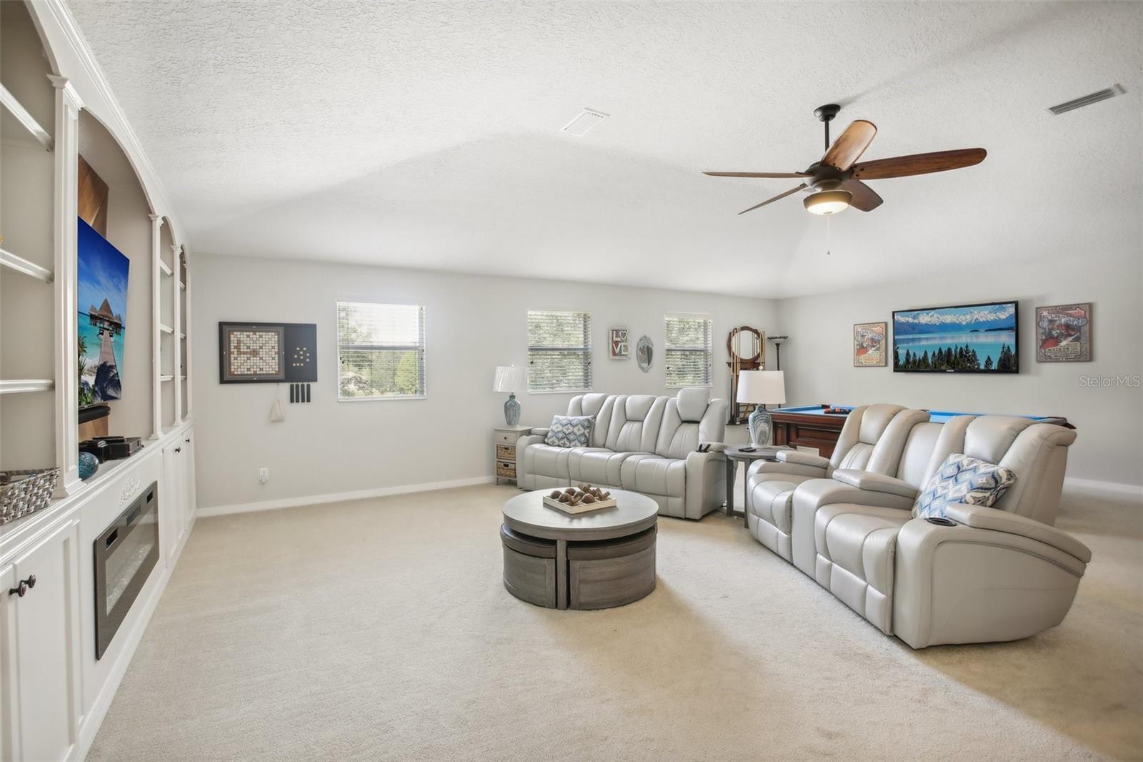 Listing photo id 47 for 11807 Summer Springs Drive