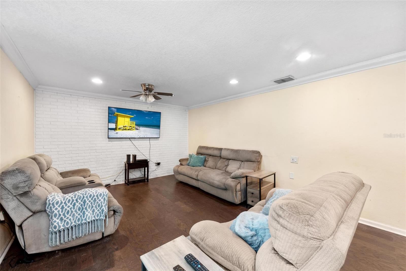 Listing photo id 20 for 18815 Tracer Drive