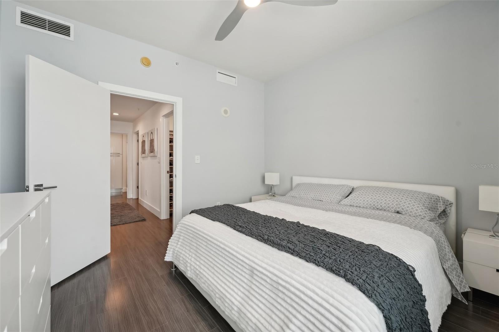 Listing photo id 22 for 1208 Kennedy Boulevard 411