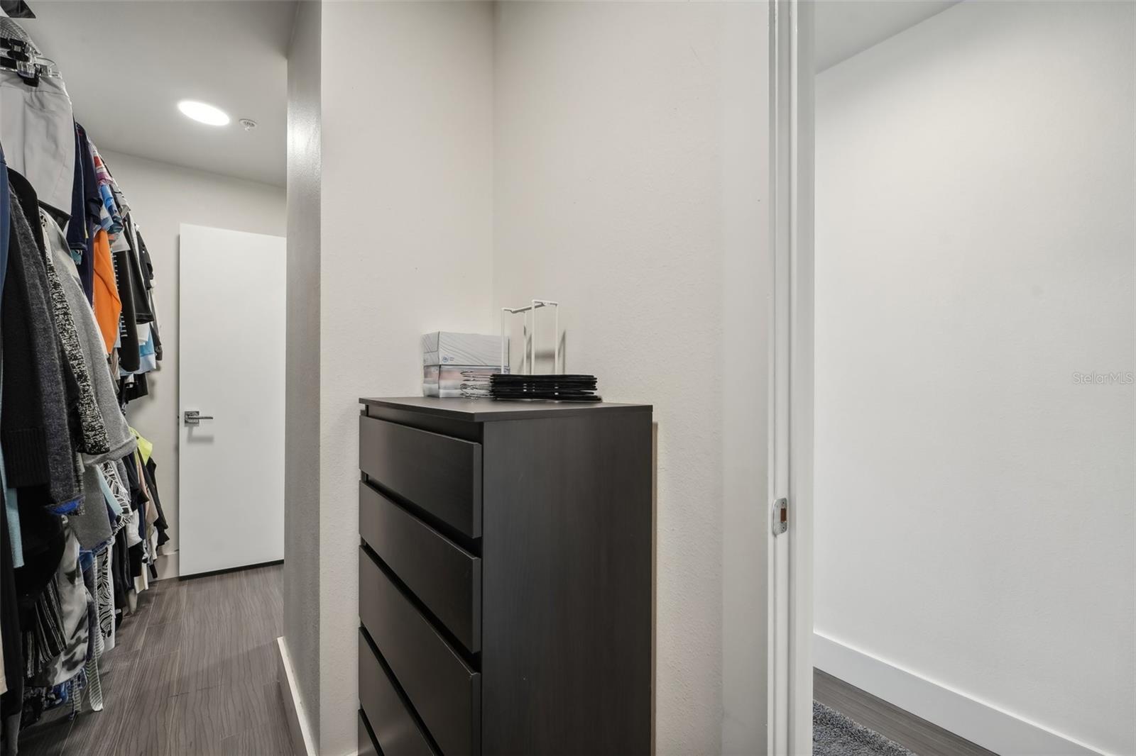 Listing photo id 25 for 1208 Kennedy Boulevard 411