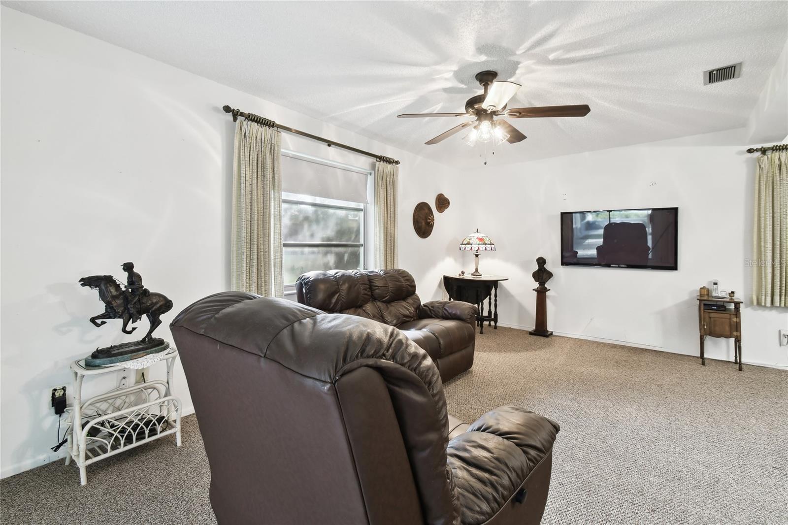 Listing photo id 11 for 10611 Mira Vista Drive