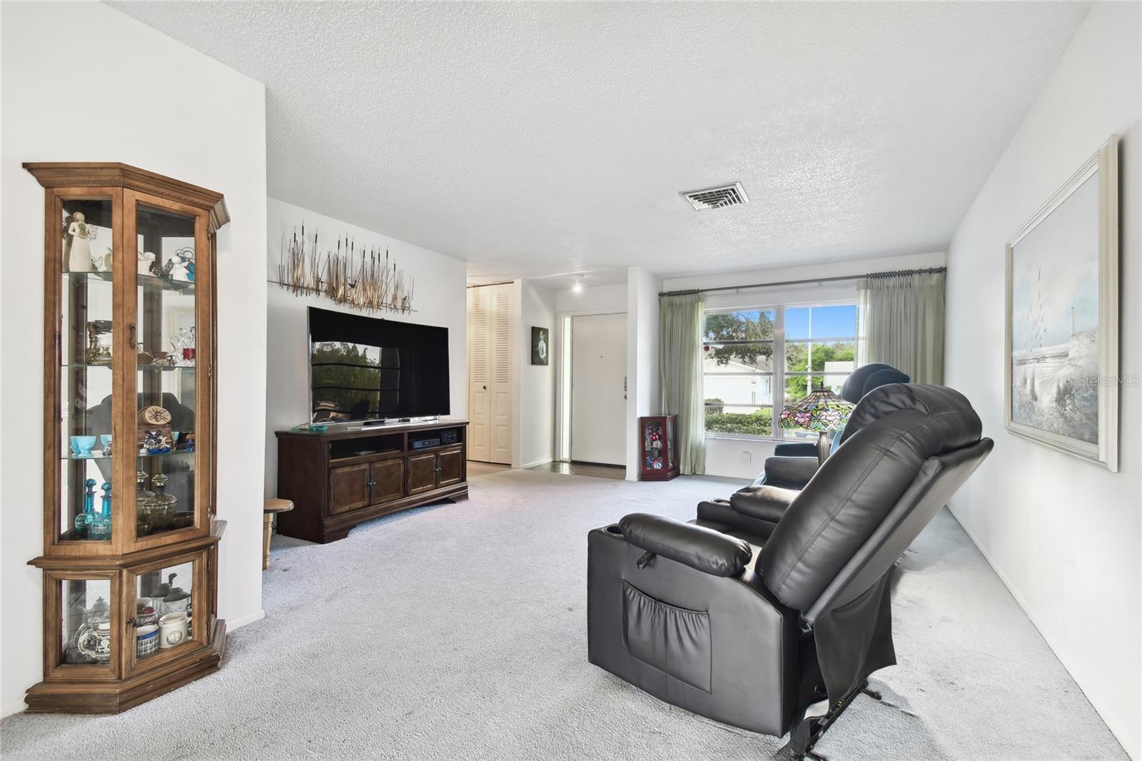 Listing photo id 2 for 10611 Mira Vista Drive