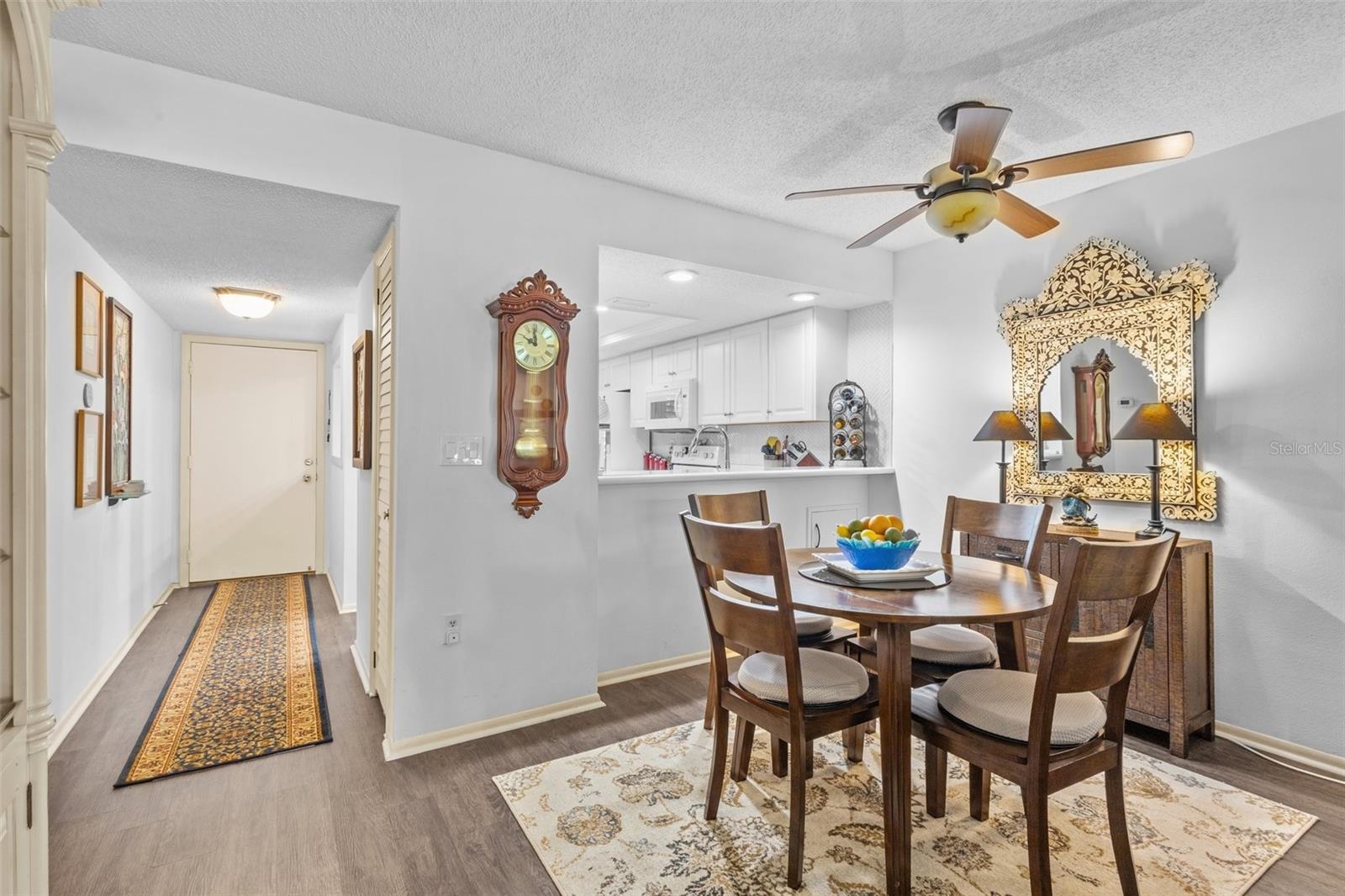 Listing photo id 2 for 167 Lakeview Way 167