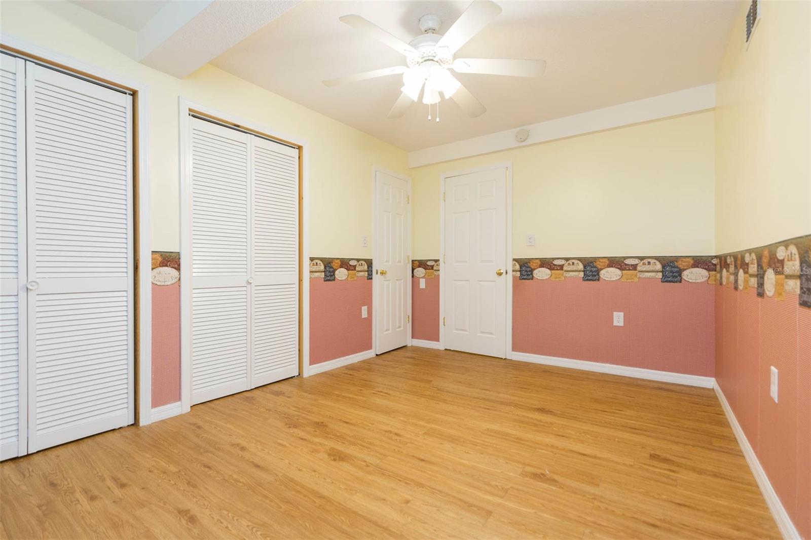 Listing photo id 11 for 2804 Holloway Road