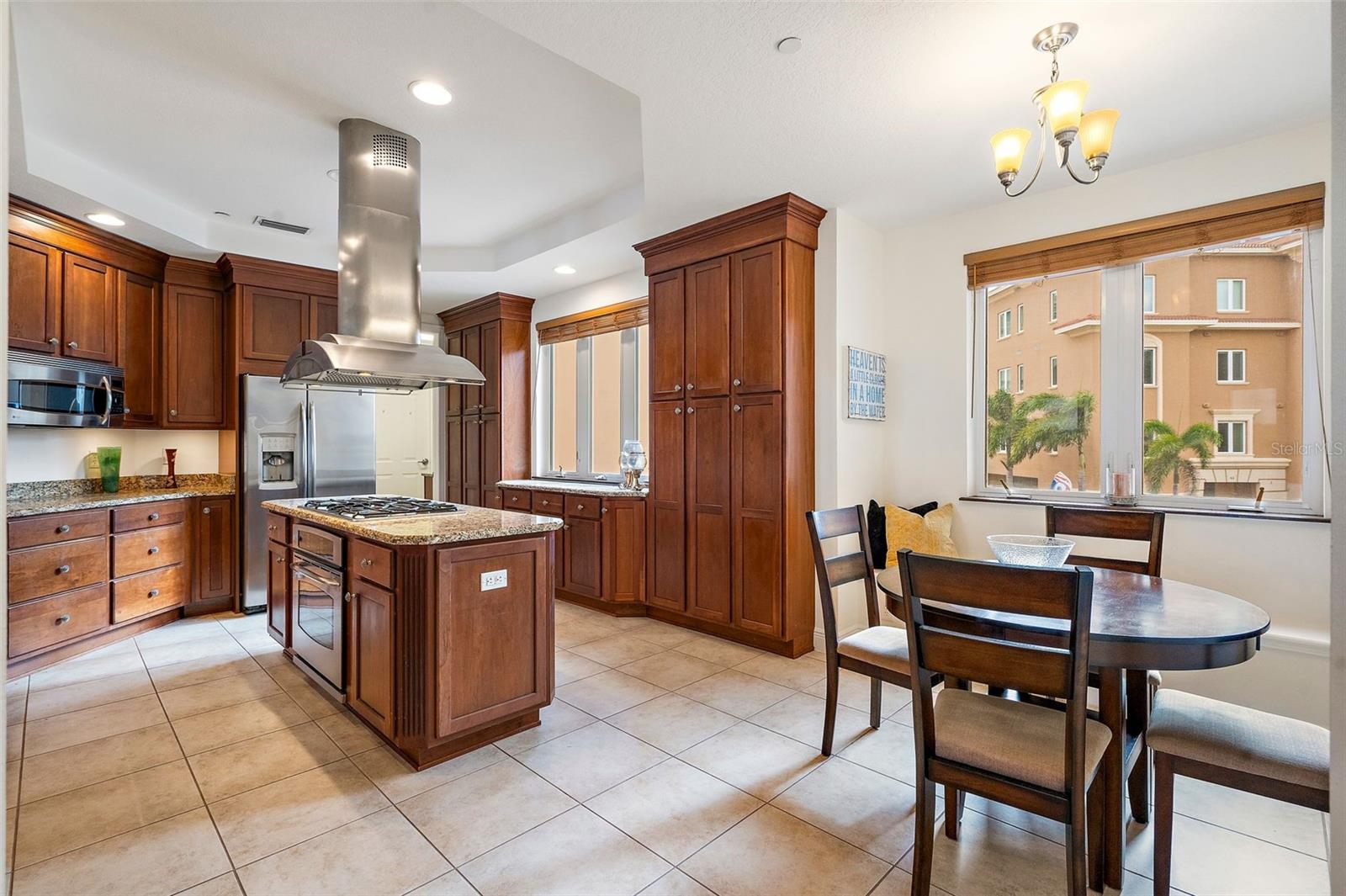 Image 10 of 63 For 43 Bayview Court S #a