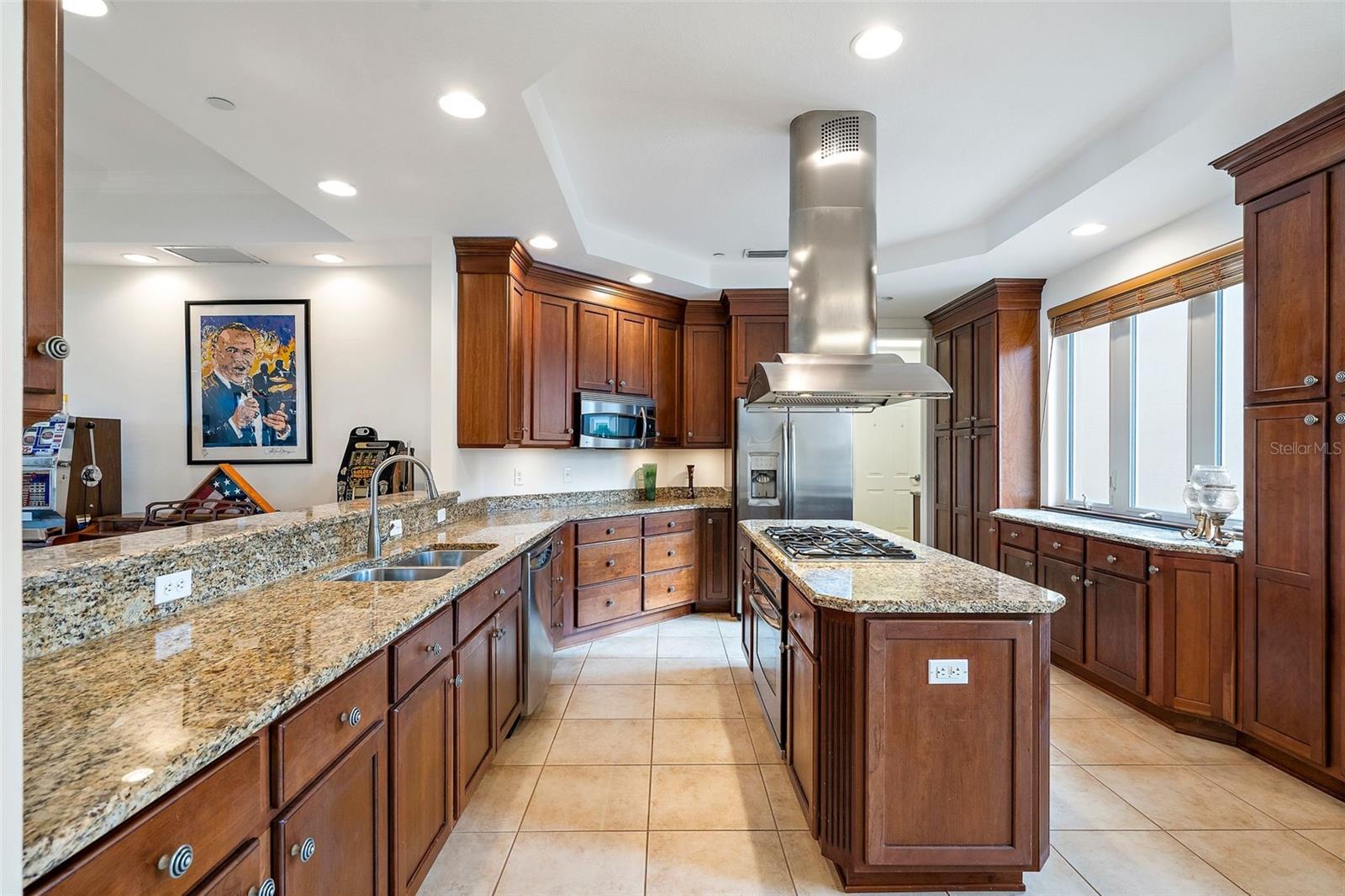 Image 11 of 63 For 43 Bayview Court S #a