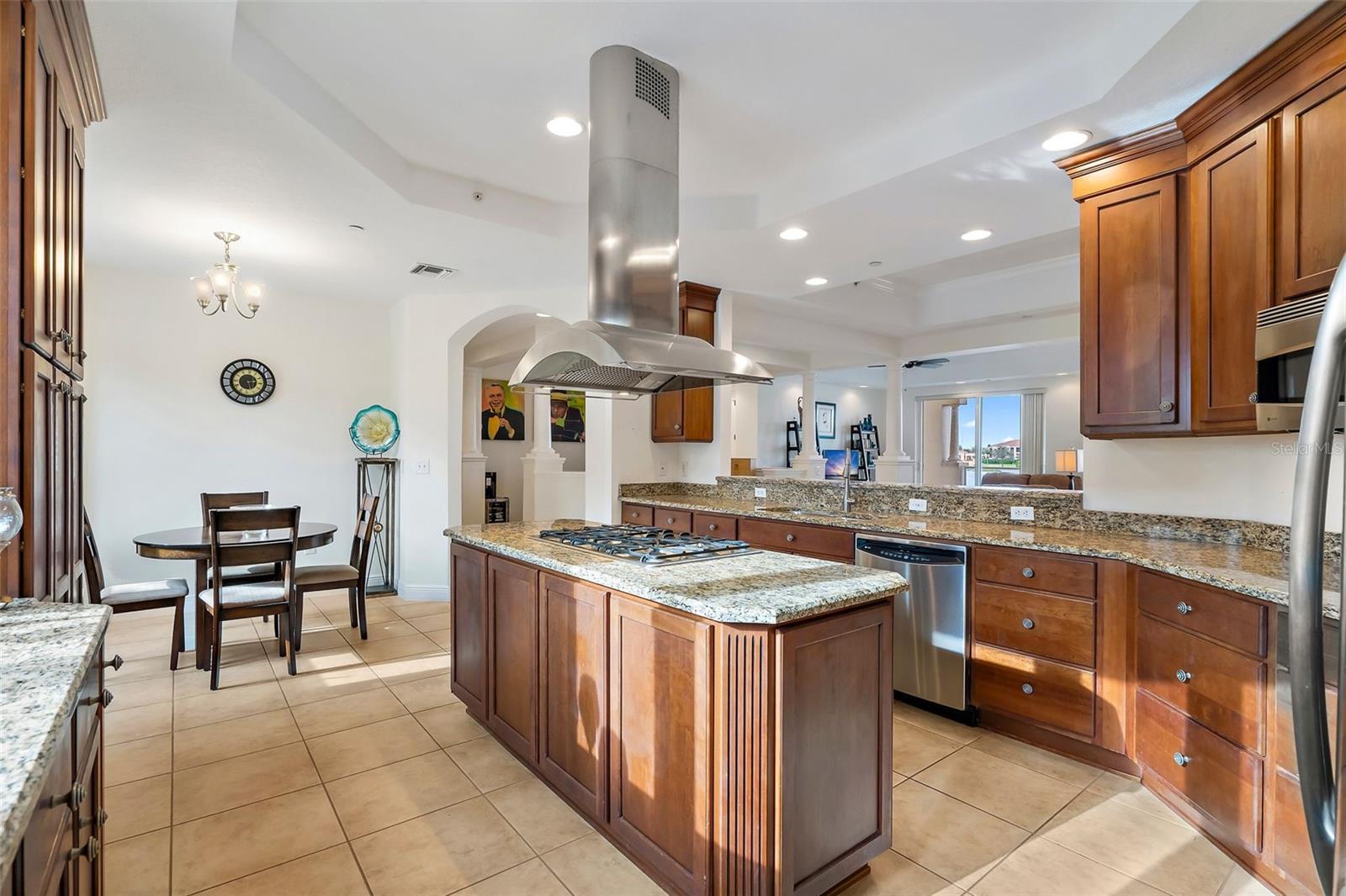 Image 13 of 63 For 43 Bayview Court S #a
