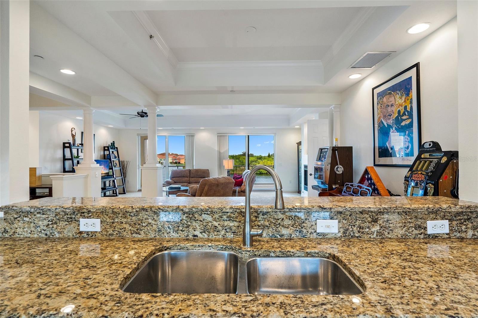 Image 14 of 63 For 43 Bayview Court S #a