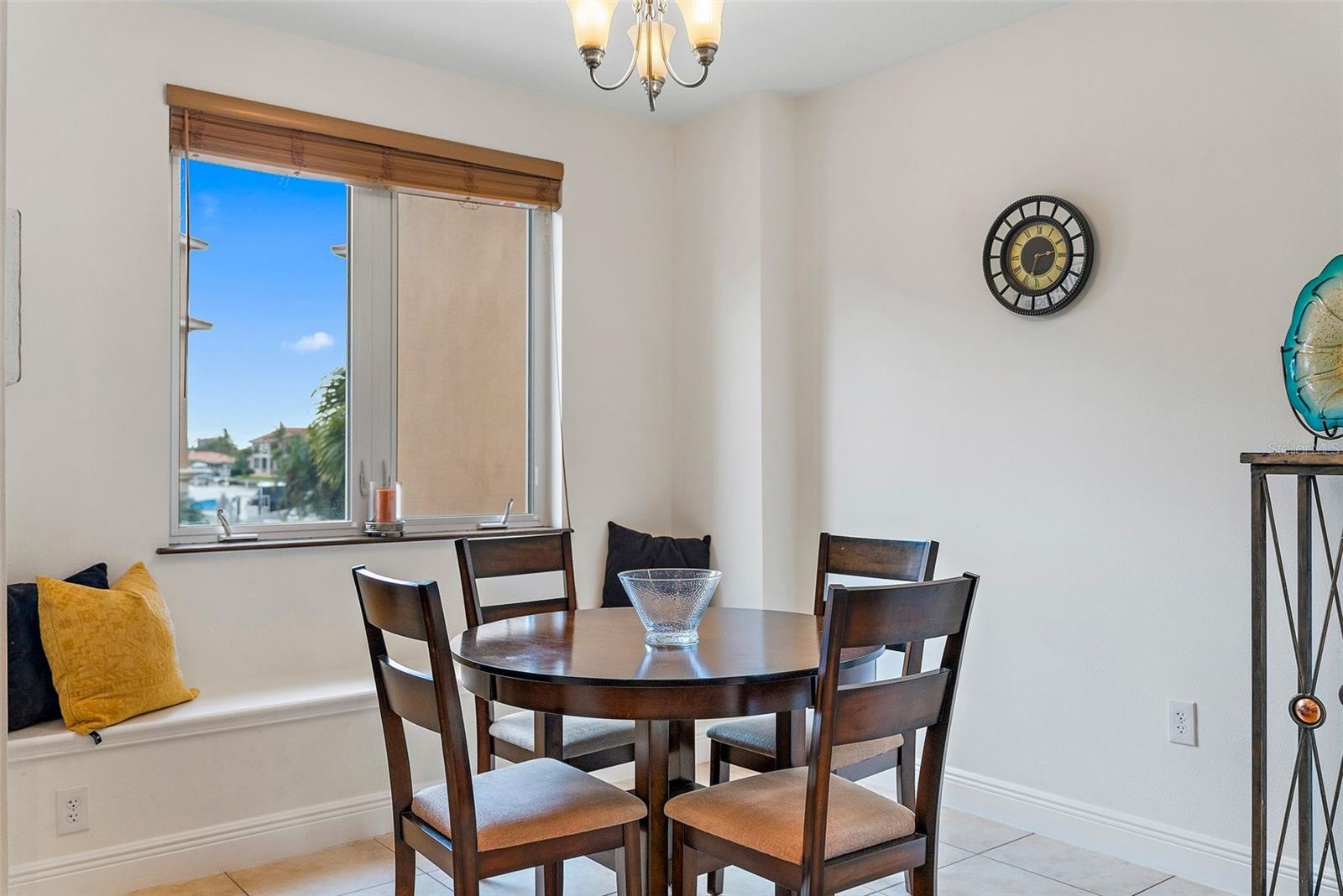 Image 19 of 63 For 43 Bayview Court S #a