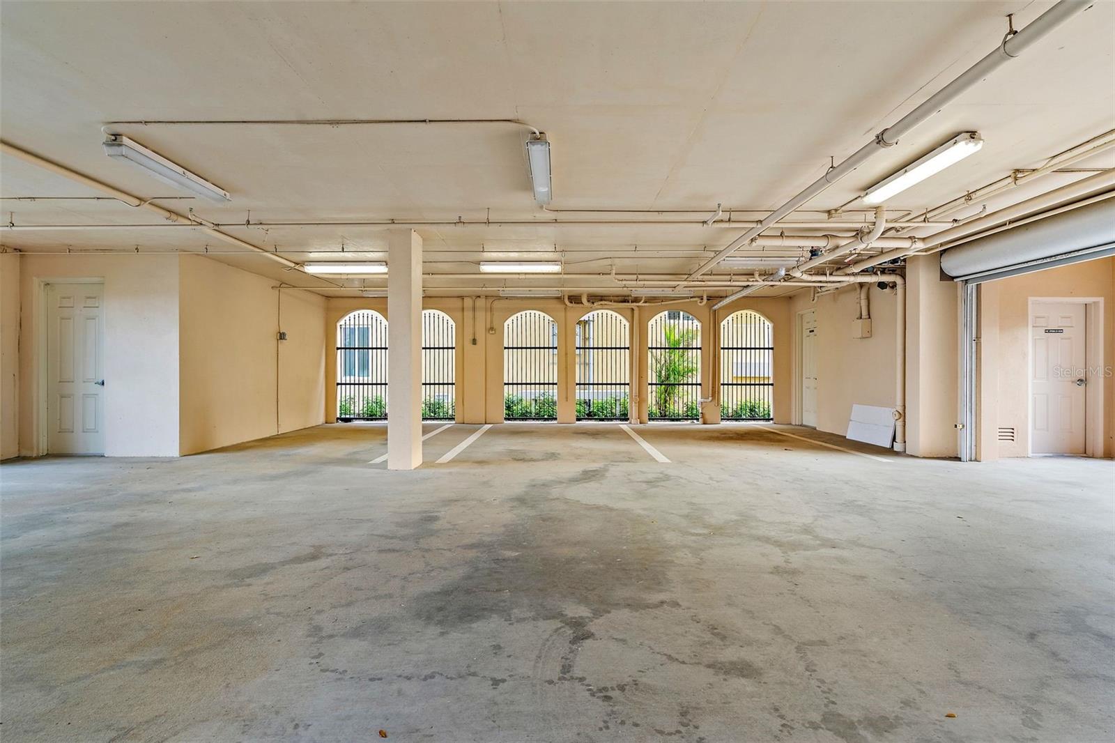 Image 31 of 63 For 43 Bayview Court S #a