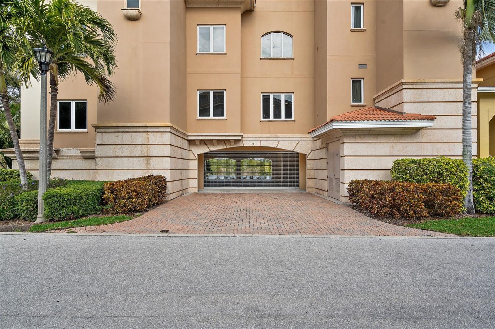 Image 33 of 63 For 43 Bayview Court S #a