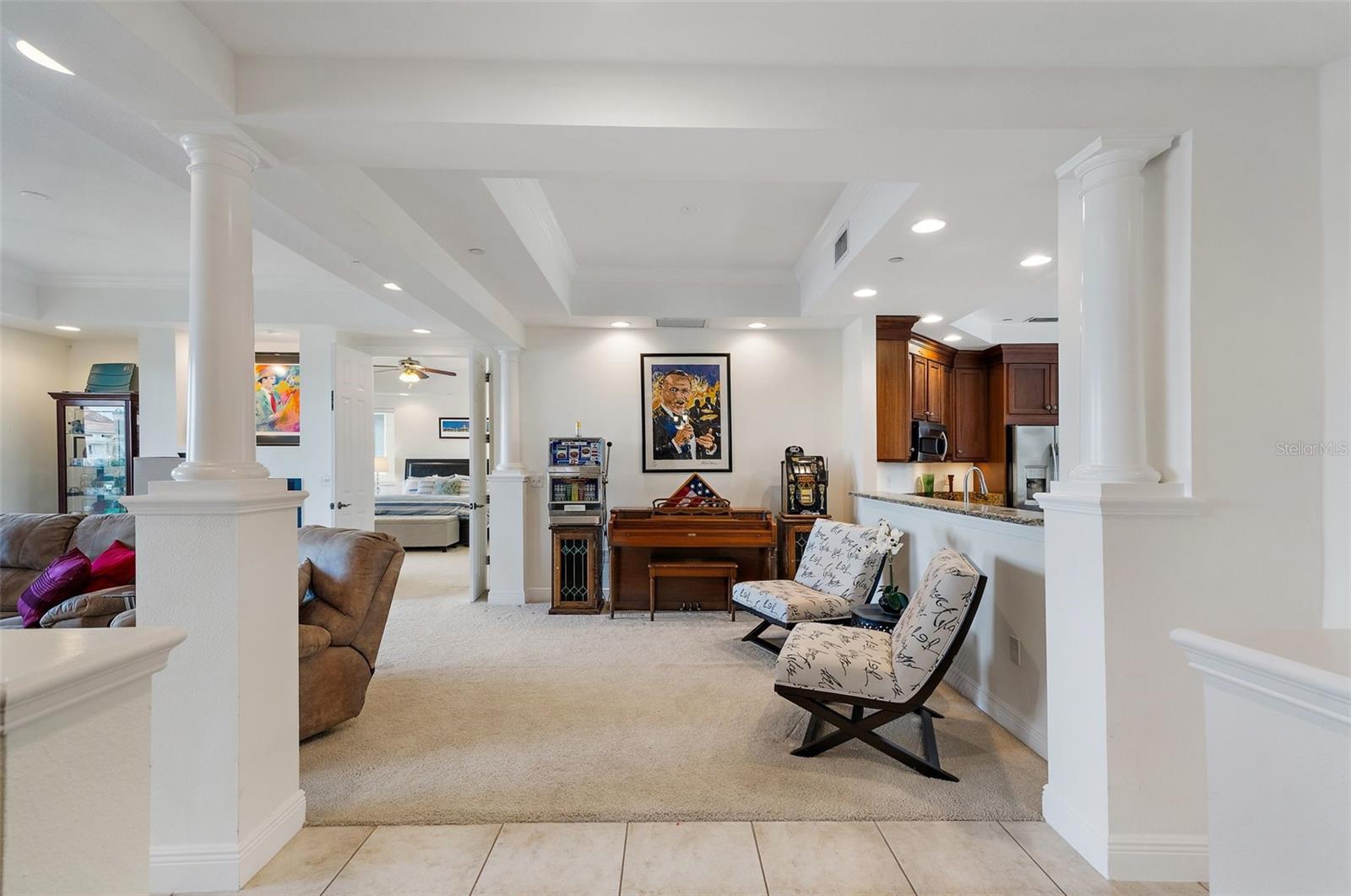 Image 37 of 63 For 43 Bayview Court S #a