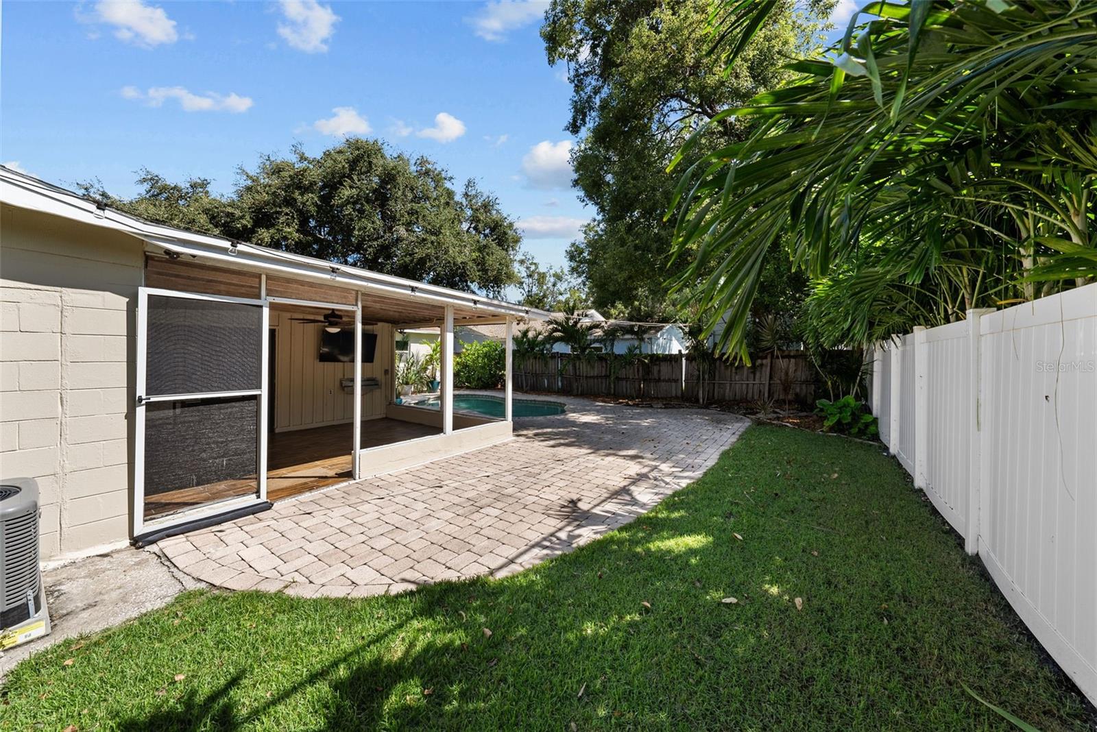 Listing photo id 22 for 4210 Bay Vista Avenue