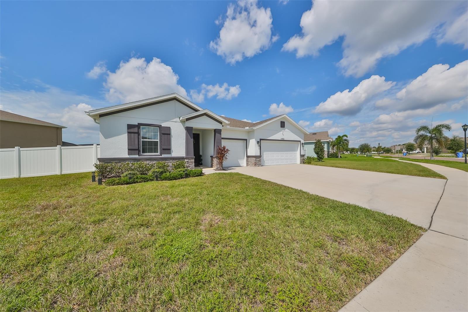 Listing photo id 4 for 11932 Brighton Knoll Loop