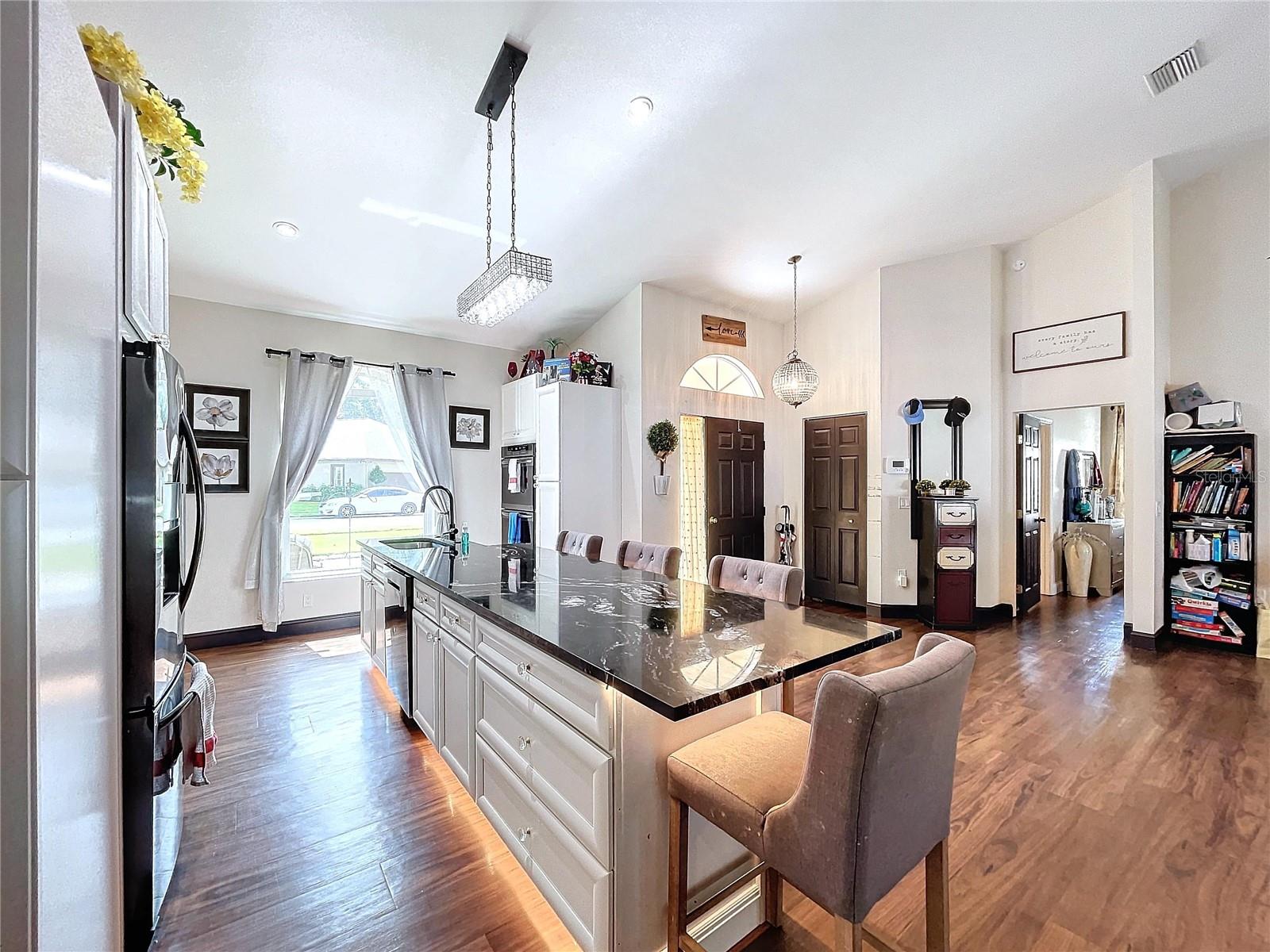 Listing photo id 28 for 4705 Basswood Street