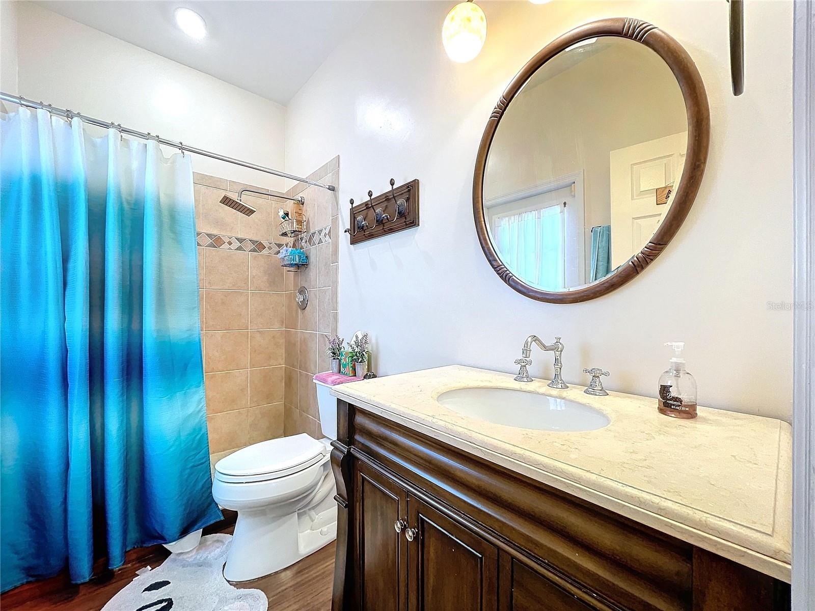 Listing photo id 56 for 4705 Basswood Street