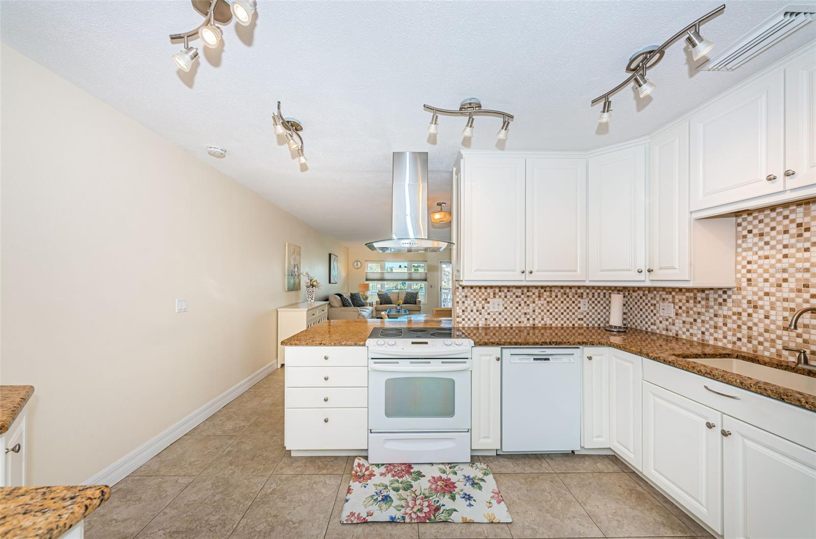 Image 15 of 91 For 2040 World Parkway Boulevard 28