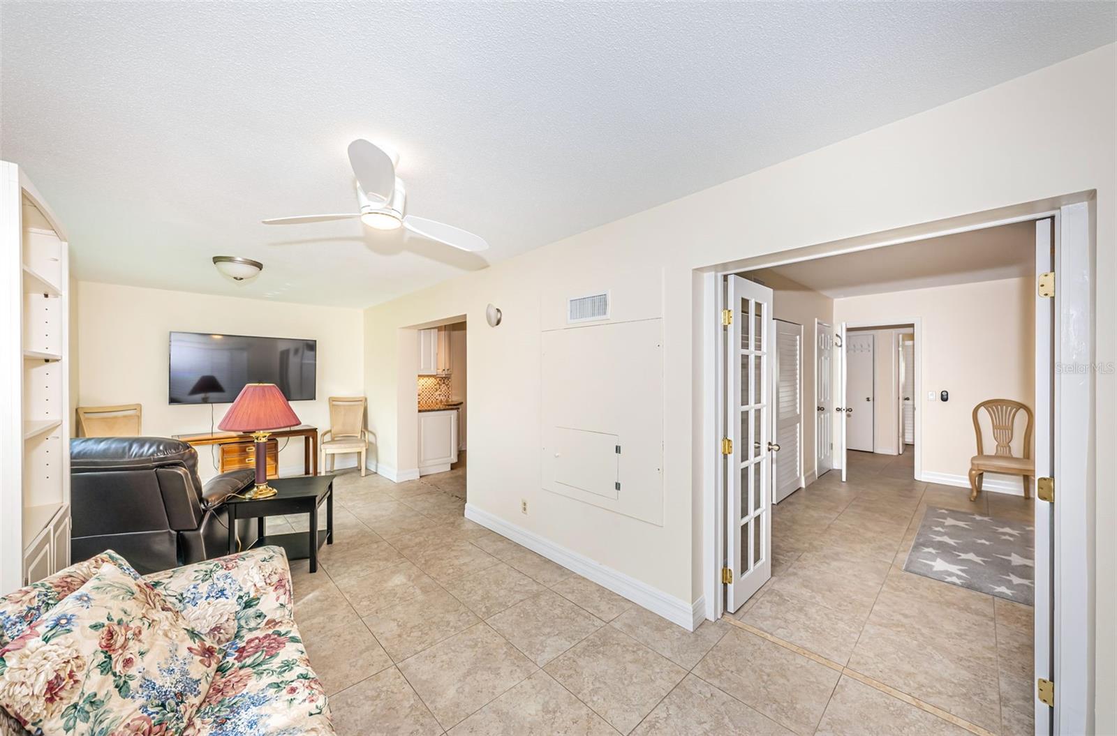 Image 21 of 91 For 2040 World Parkway Boulevard 28