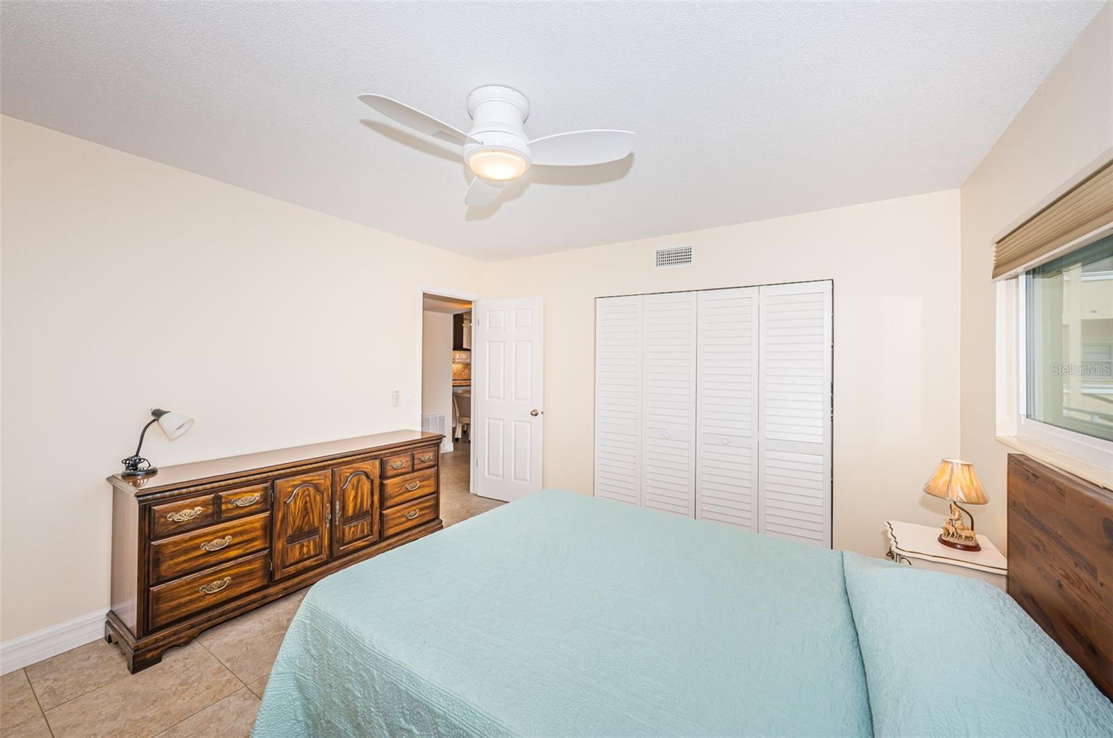 Image 30 of 91 For 2040 World Parkway Boulevard 28