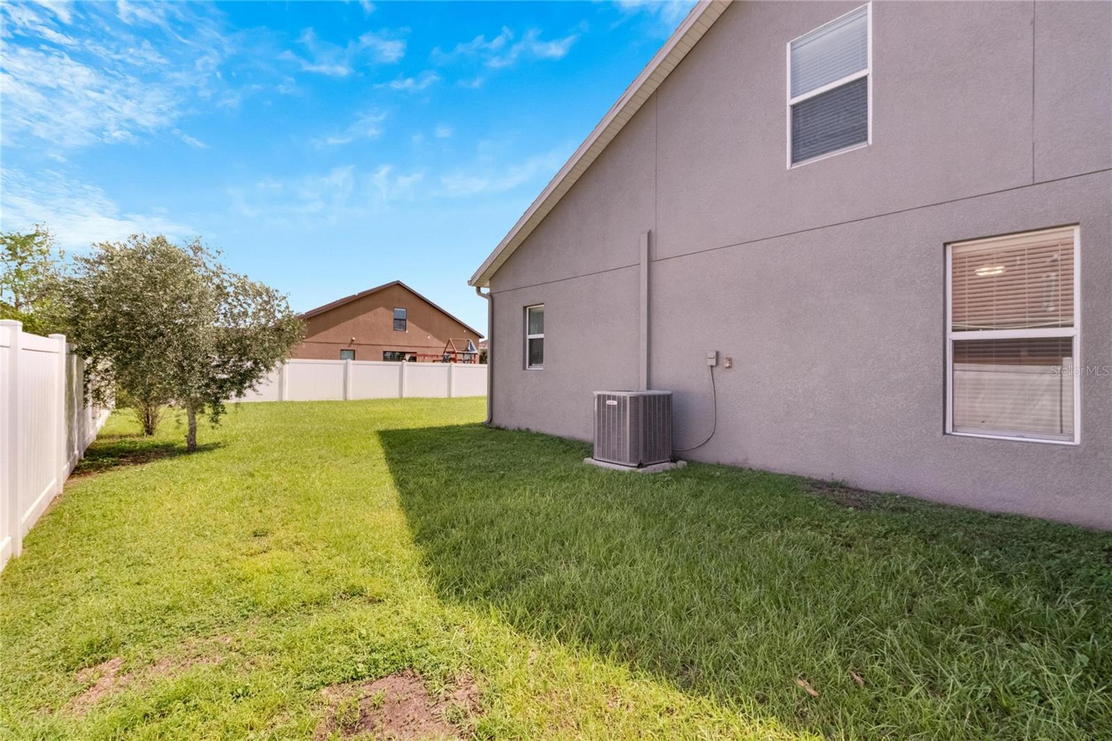 Listing photo id 75 for 1905 Via Napoli Street