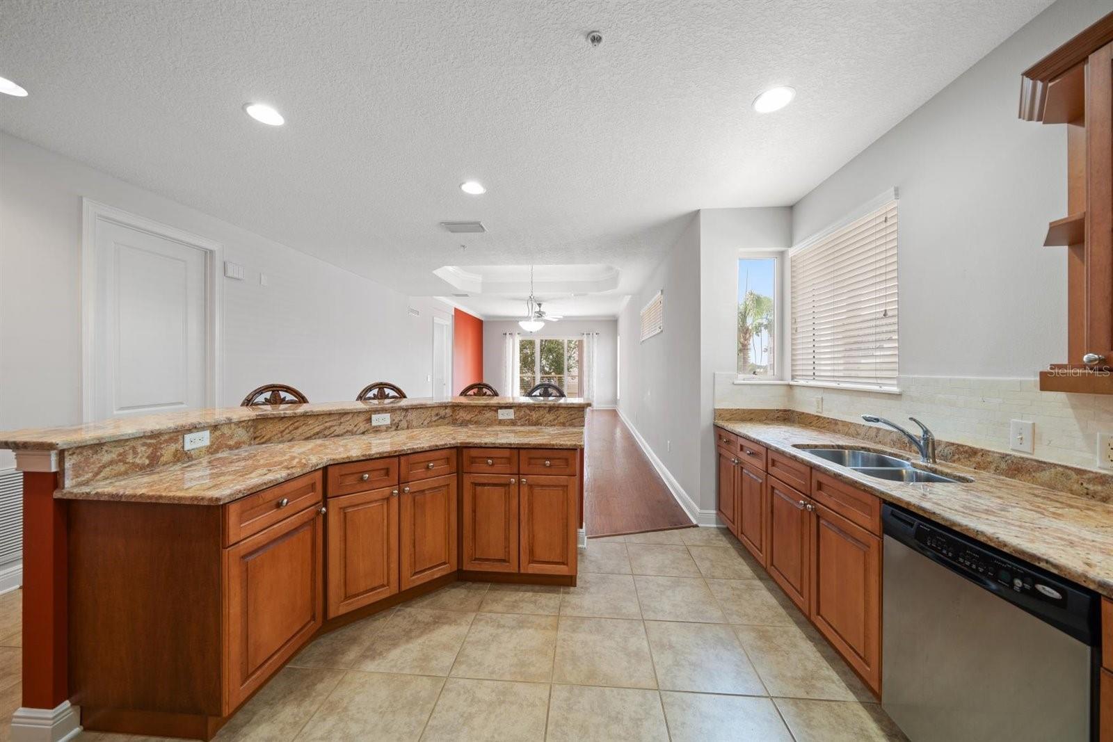 Listing photo id 8 for 1030 Bellasol Way 201