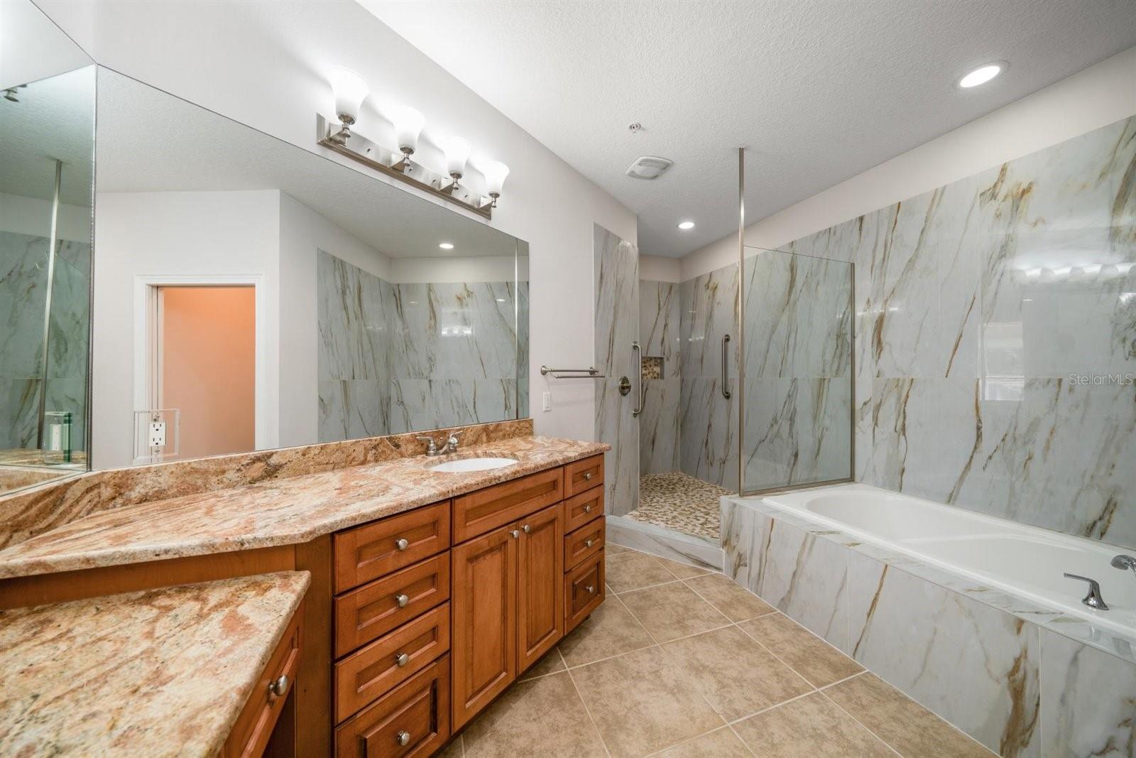 Listing photo id 24 for 1030 Bellasol Way 201