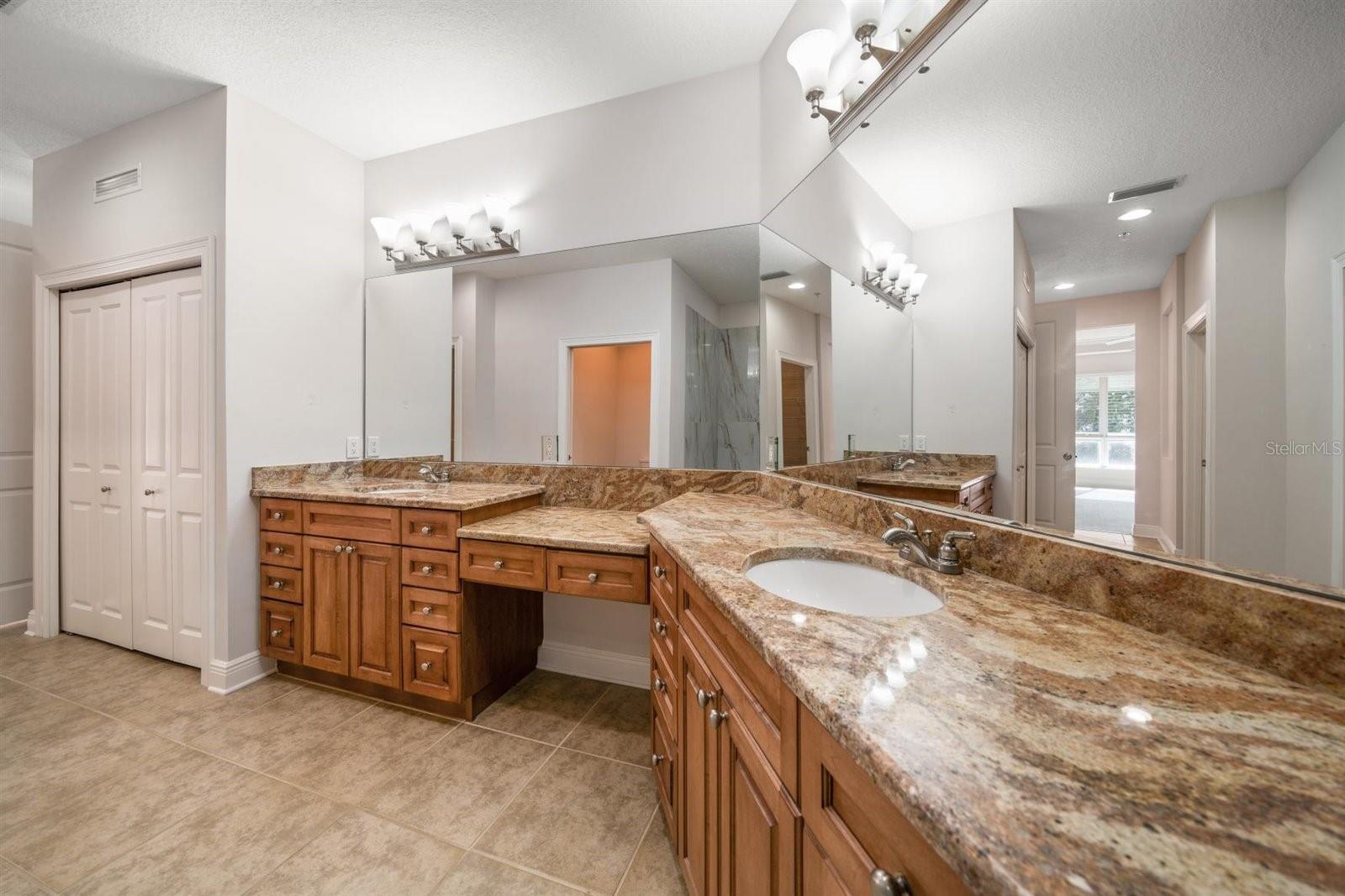 Listing photo id 27 for 1030 Bellasol Way 201