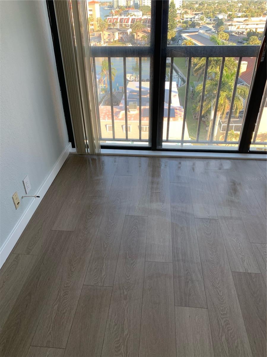 Image 8 of 8 For 255 Dolphin Point 809