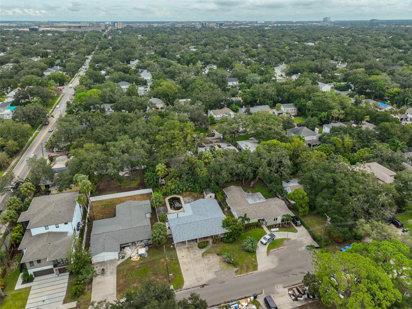 Listing photo id 4 for 4713 Estrella Street