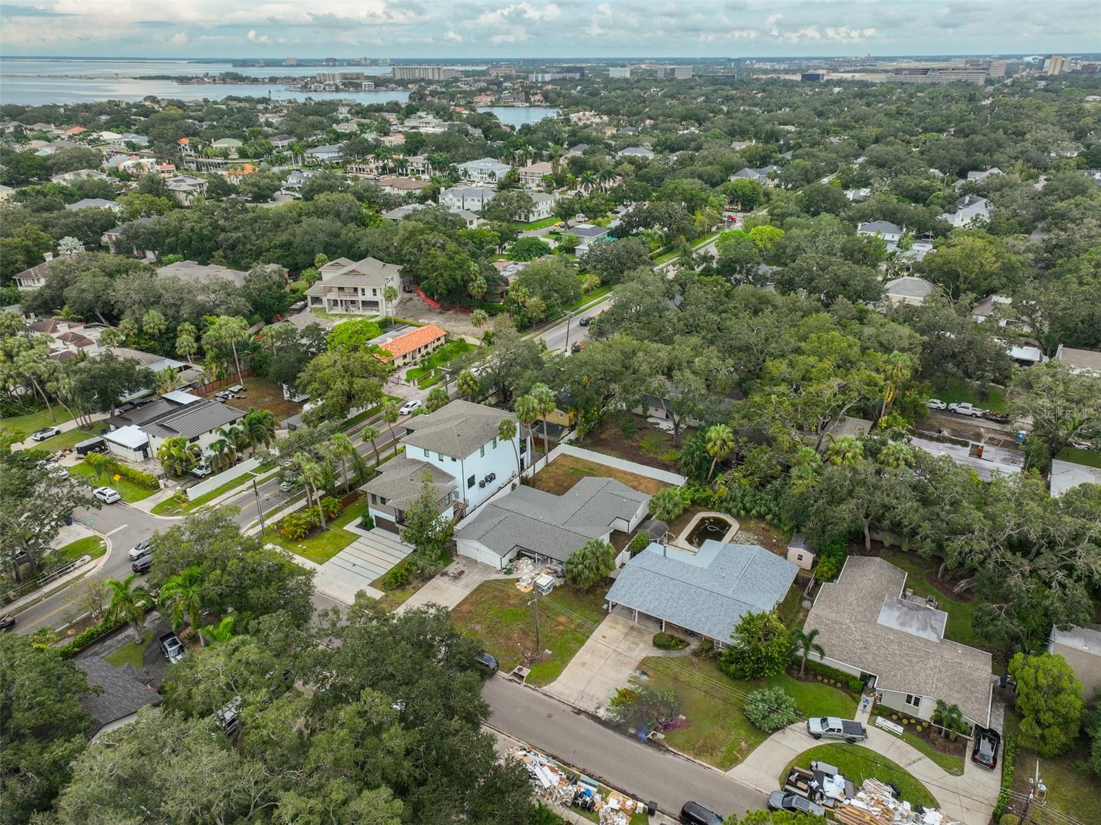 Listing photo id 5 for 4713 Estrella Street