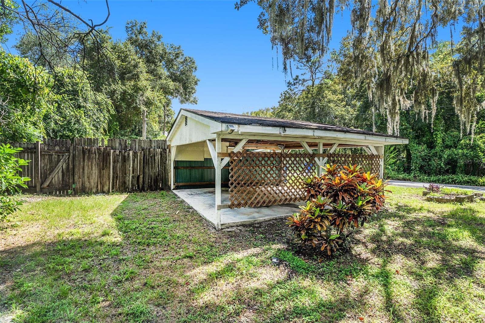 Listing photo id 22 for 22063 Dupree Drive