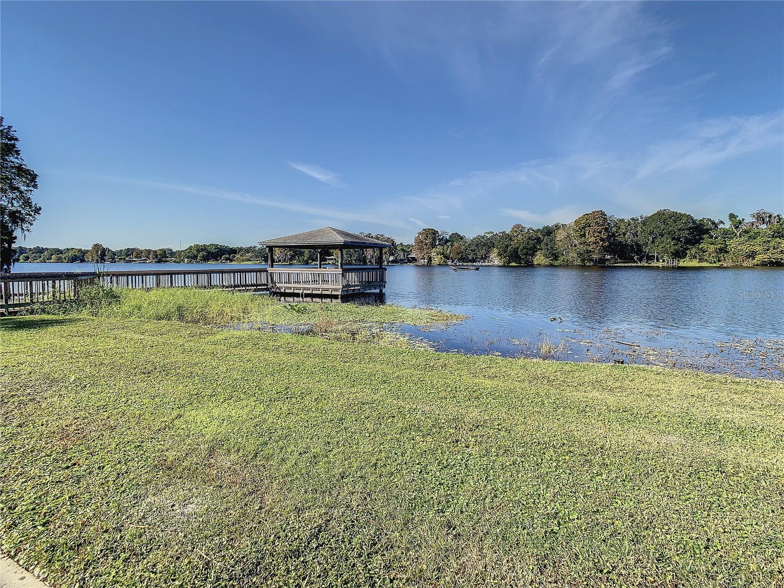 Listing photo id 9 for 4145 Dolphin Drive 4145