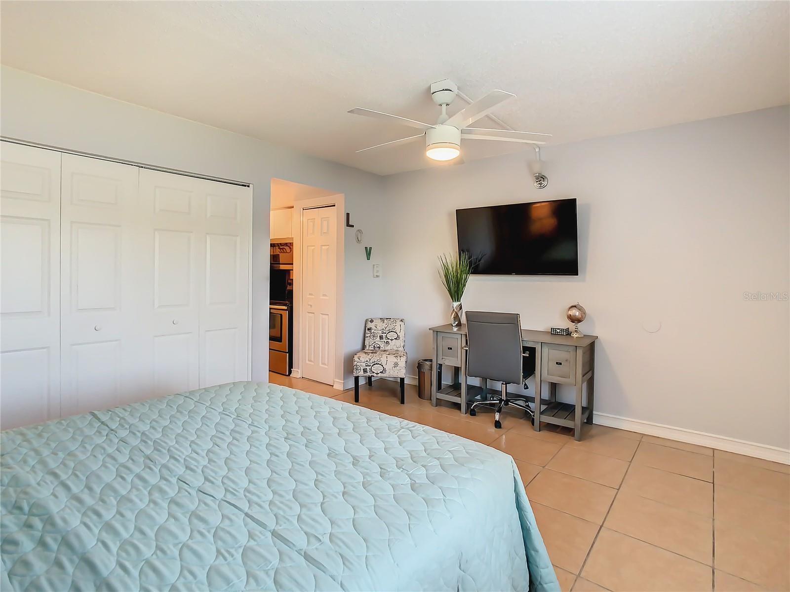 Listing photo id 3 for 4145 Dolphin Drive 4145