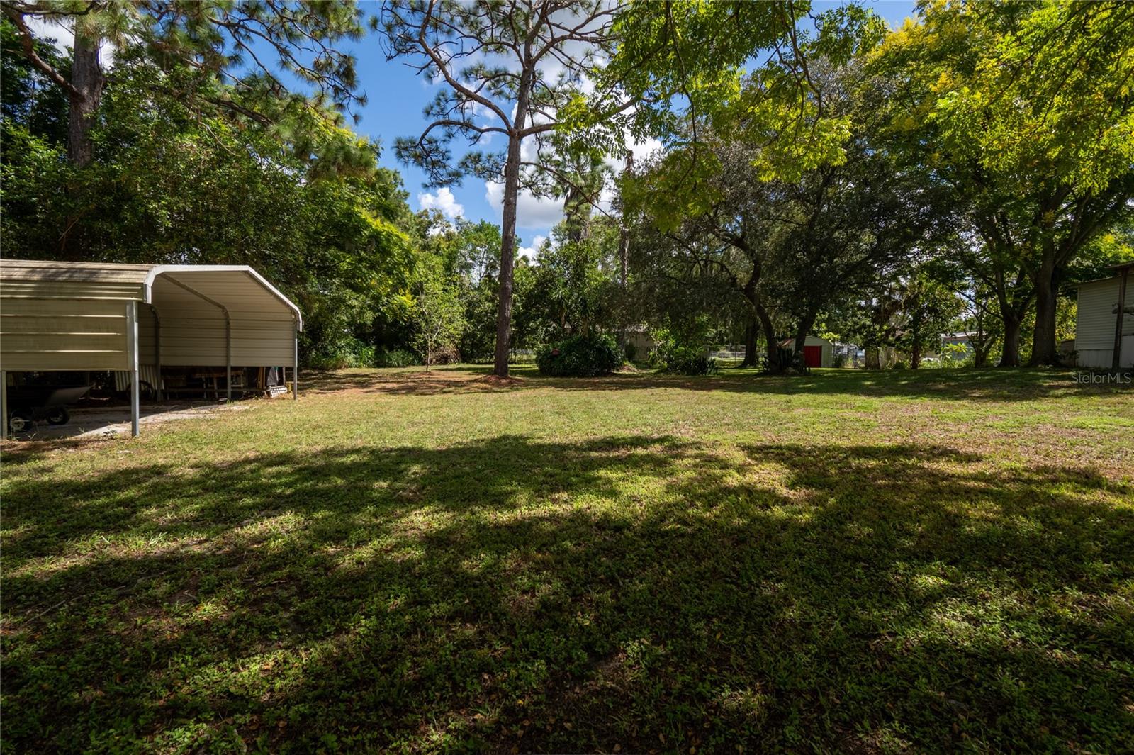 Listing photo id 17 for 9641 Bolton Avenue