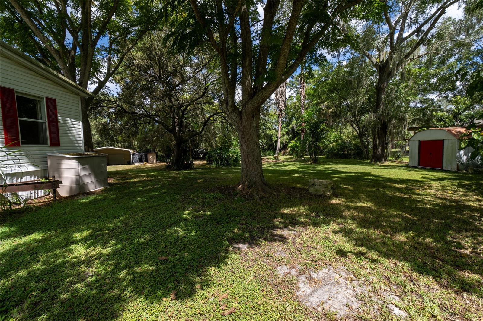 Listing photo id 6 for 9641 Bolton Avenue