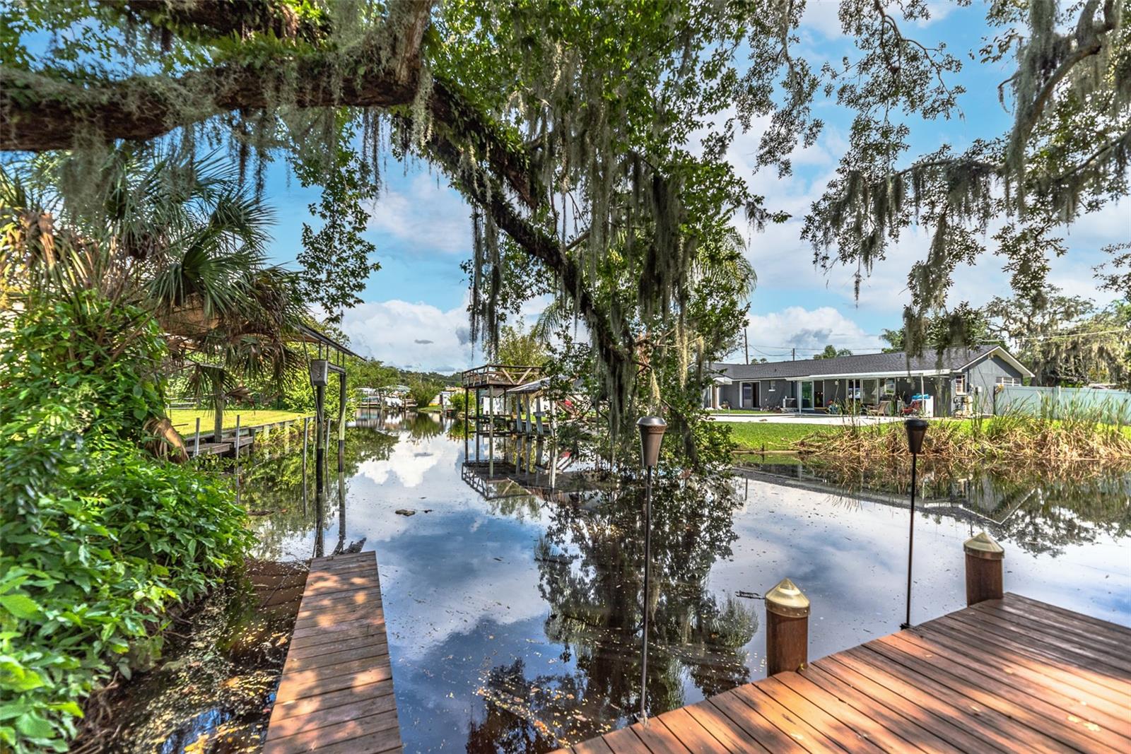 Listing photo id 1 for 10824 Palmetto Street