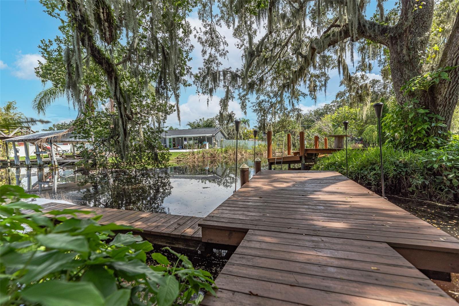 Listing photo id 3 for 10824 Palmetto Street