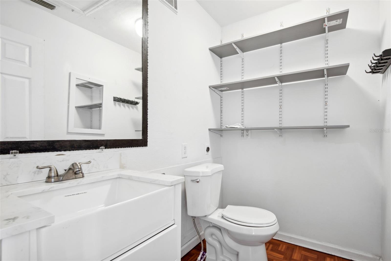 Listing photo id 13 for 3127 Sligh Avenue 204b