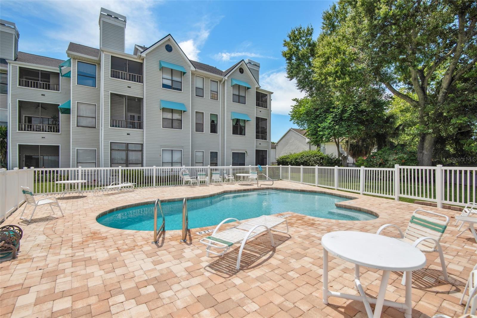 Listing photo id 23 for 3127 Sligh Avenue 204b