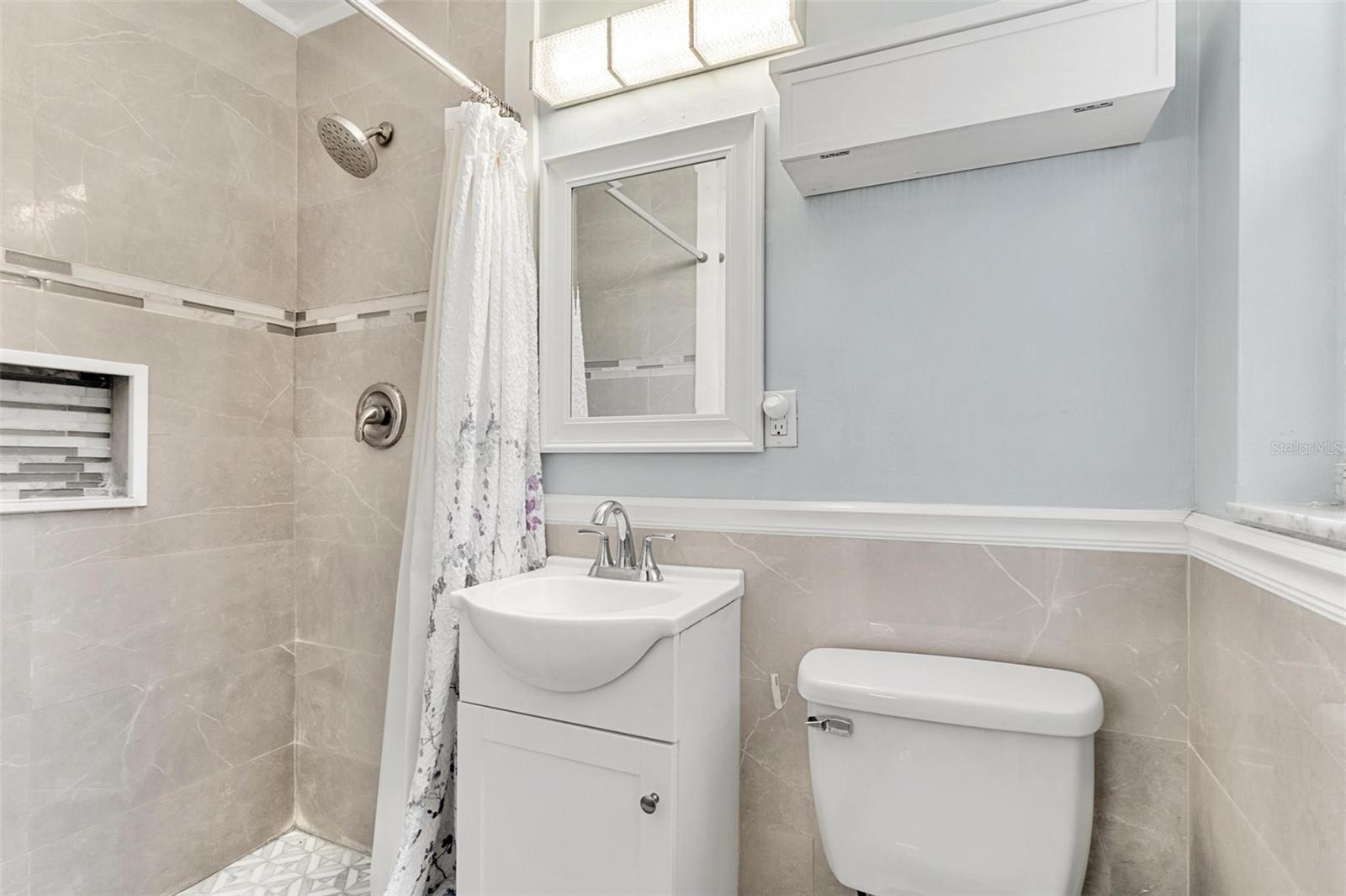 Listing photo id 10 for 1366 62 Place S