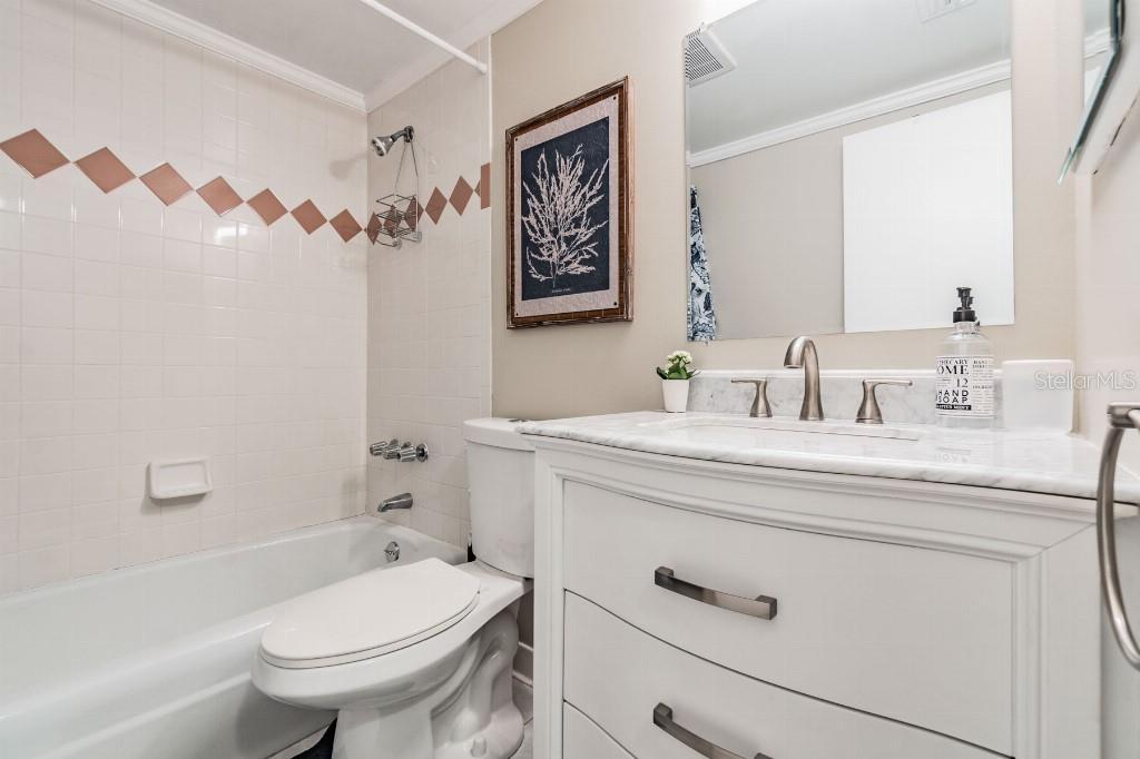 Listing photo id 11 for 4611 Fig Street 209