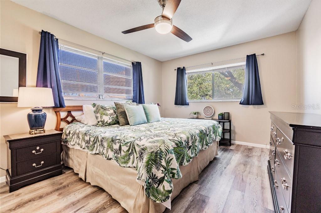 Listing photo id 13 for 4611 Fig Street 209