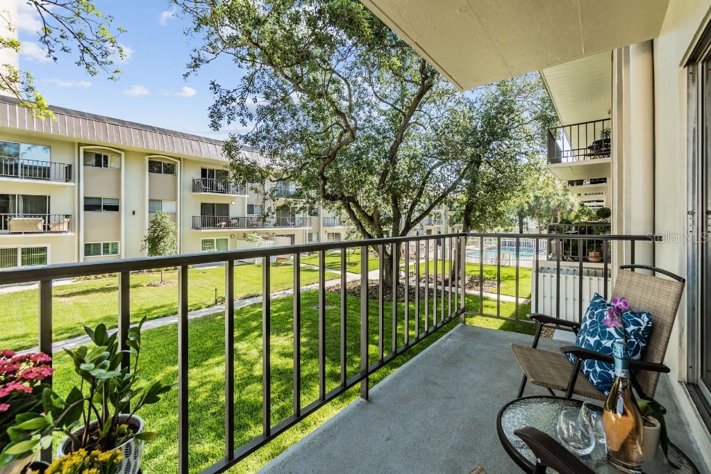 Listing photo id 5 for 4611 Fig Street 209