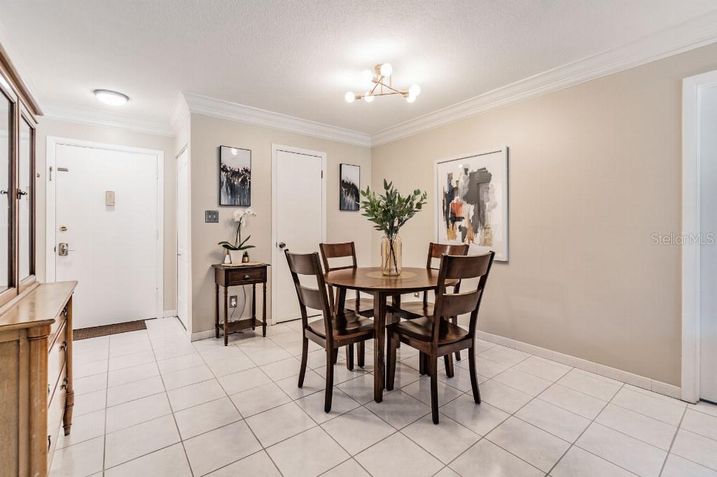 Listing photo id 6 for 4611 Fig Street 209