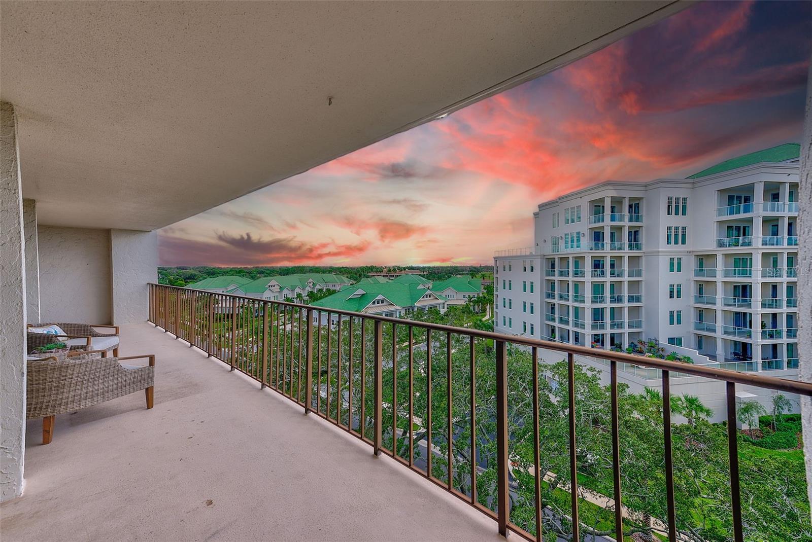 Listing photo id 1 for 220 Belleview Boulevard 802