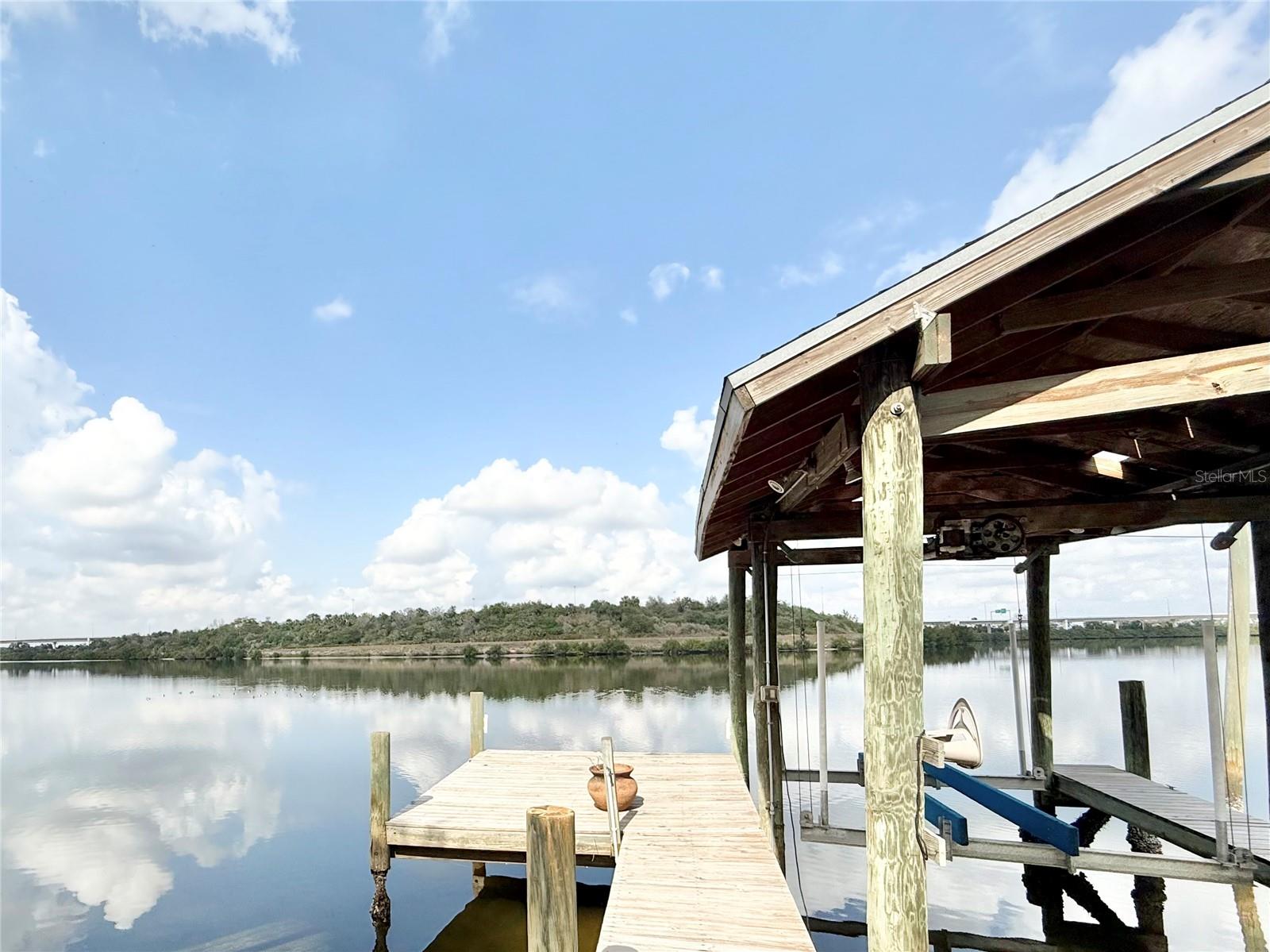 Listing photo id 20 for 6710 Myrna Drive